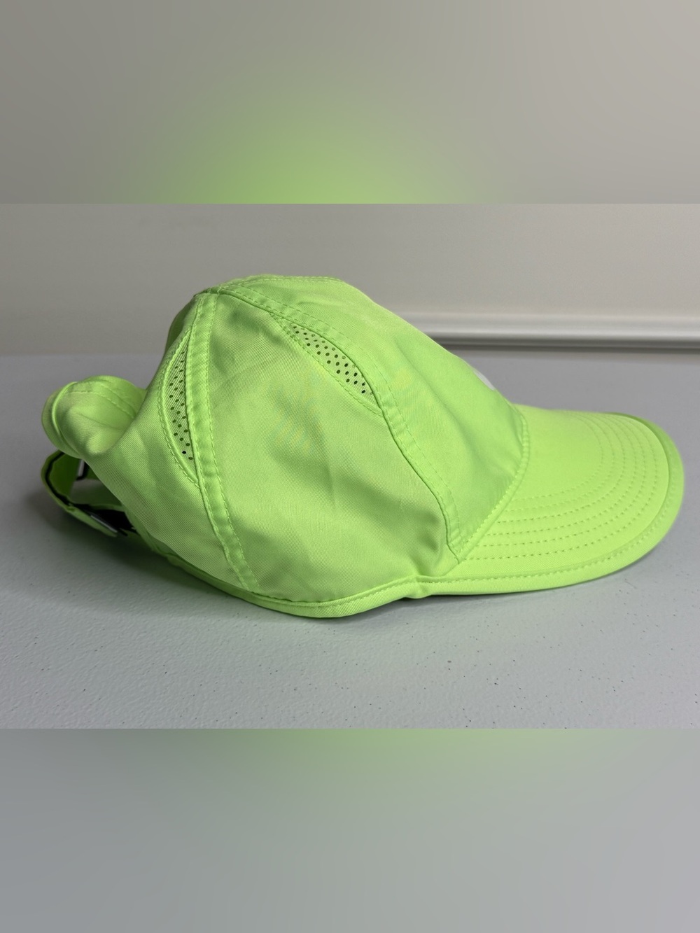 Unisex Nike Neon Green Featherlight Adjustable Cap, L/XL - Picture 6 of 8